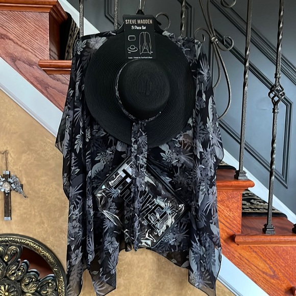 Steve Madden Three-Piece Travel Set OS Ruana Hat Travel Bag - Picture 12 of 15